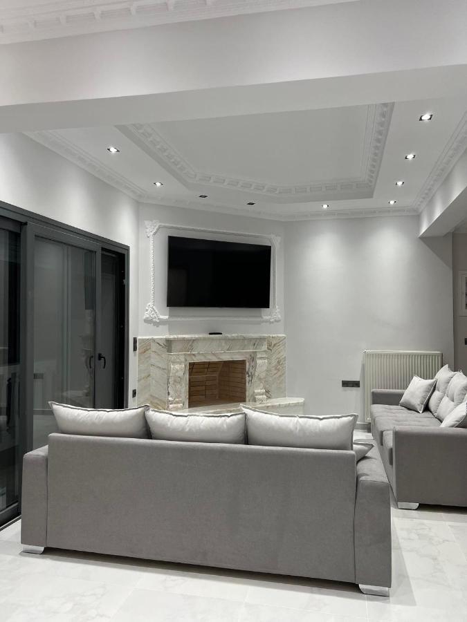 Kontis' Deluxe Furnished Apartment Loutraki  Exterior photo