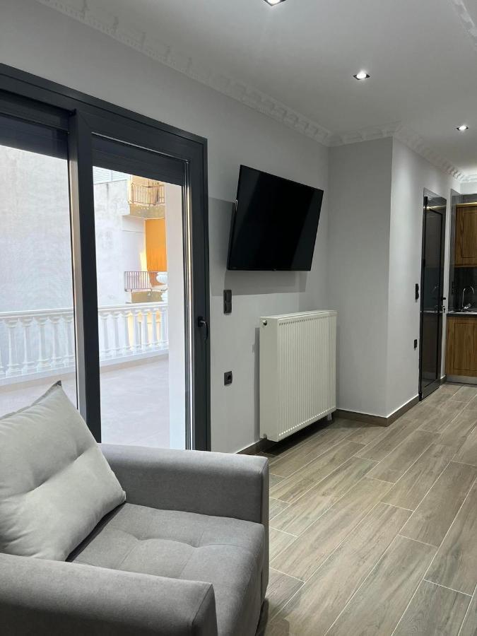 Kontis' Deluxe Furnished Apartment Loutraki  Exterior photo
