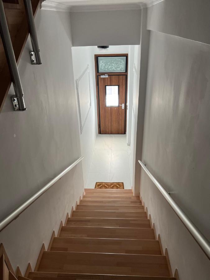 Kontis' Deluxe Furnished Apartment Loutraki  Exterior photo