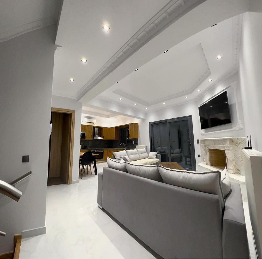 Kontis' Deluxe Furnished Apartment Loutraki  Exterior photo