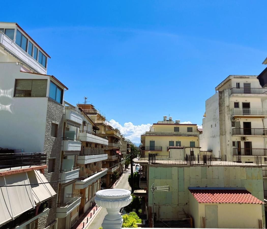 Kontis' Deluxe Furnished Apartment Loutraki  Exterior photo
