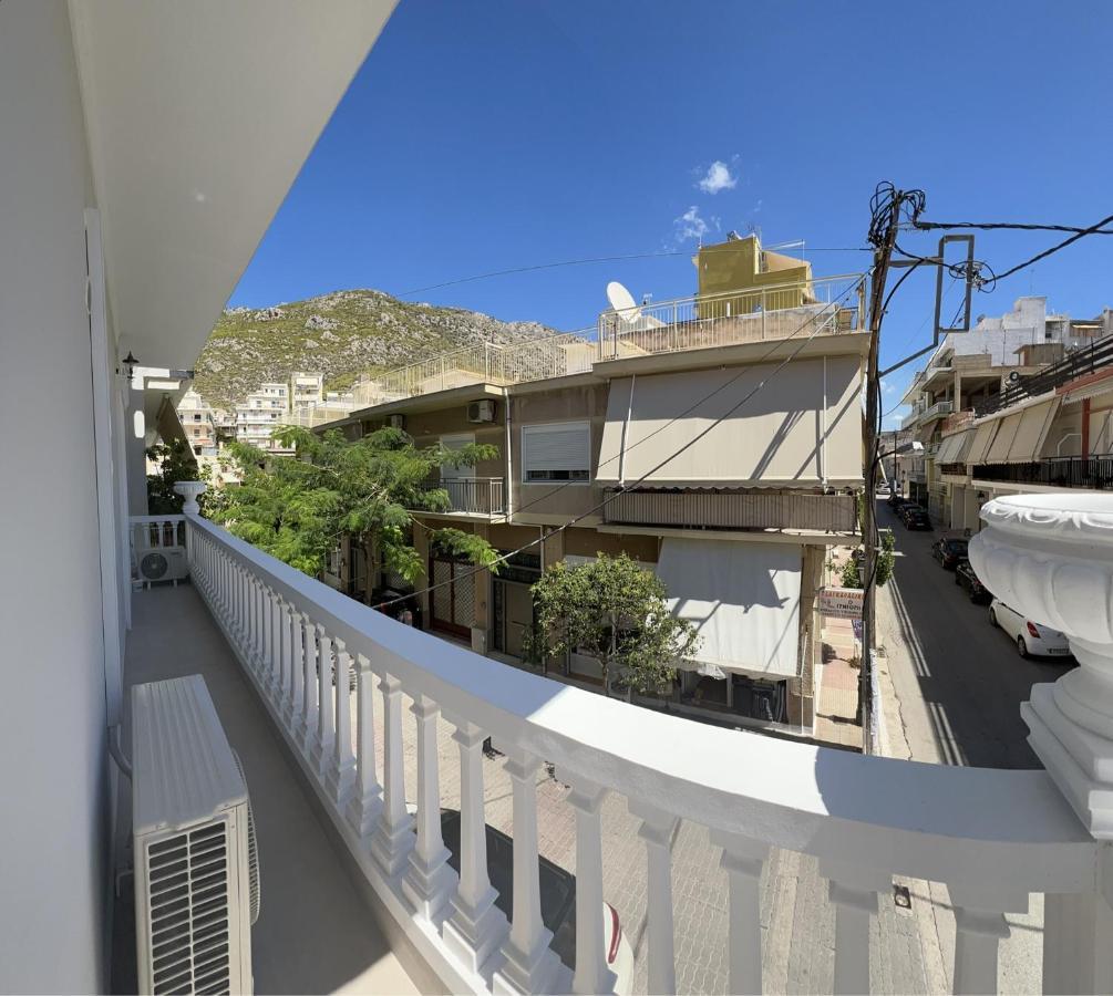 Kontis' Deluxe Furnished Apartment Loutraki  Exterior photo