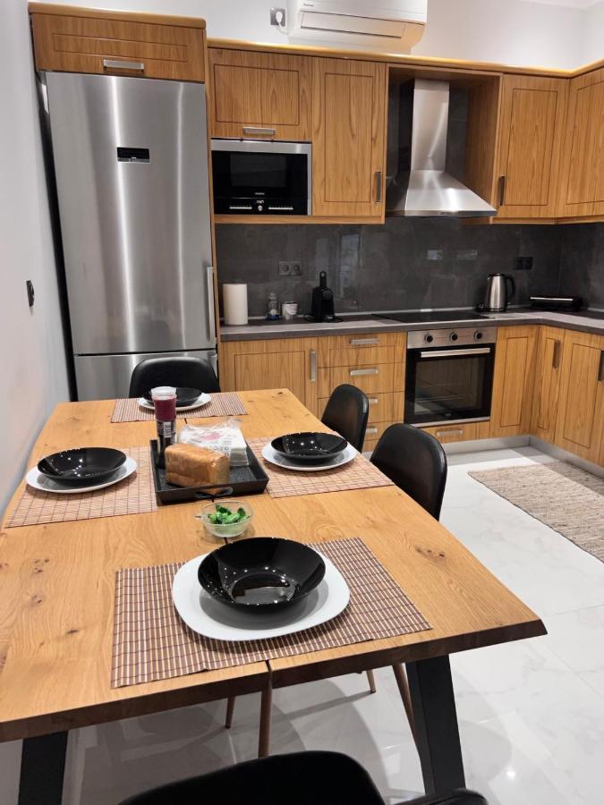 Kontis' Deluxe Furnished Apartment Loutraki  Exterior photo