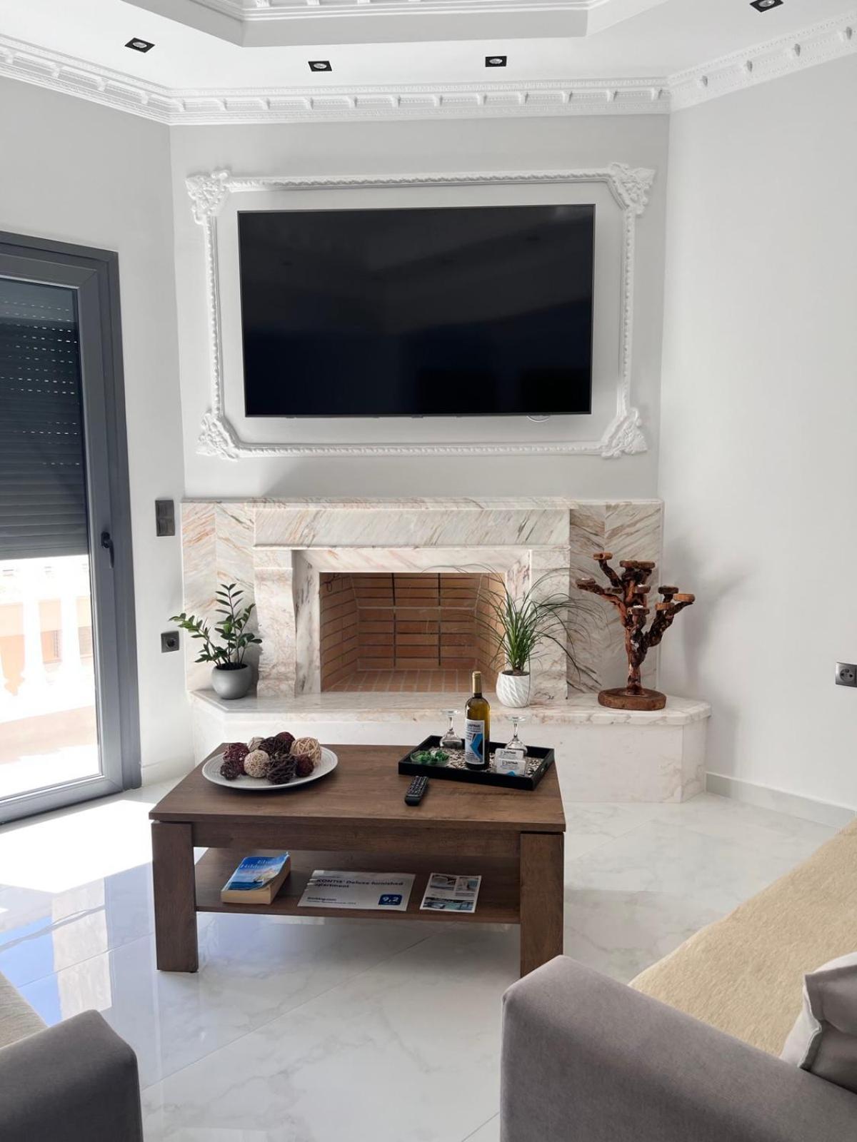 Kontis' Deluxe Furnished Apartment Loutraki  Exterior photo