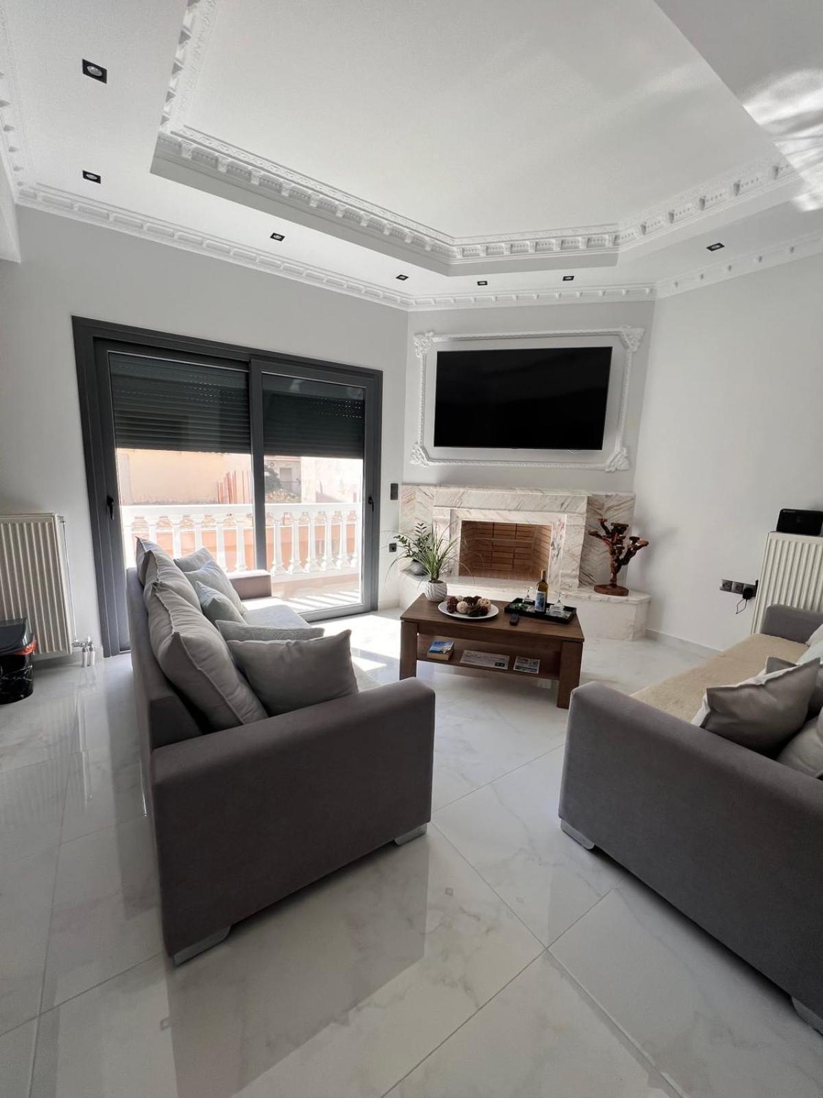 Kontis' Deluxe Furnished Apartment Loutraki  Exterior photo