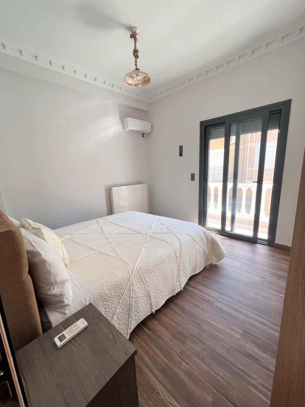 Kontis' Deluxe Furnished Apartment Loutraki  Exterior photo