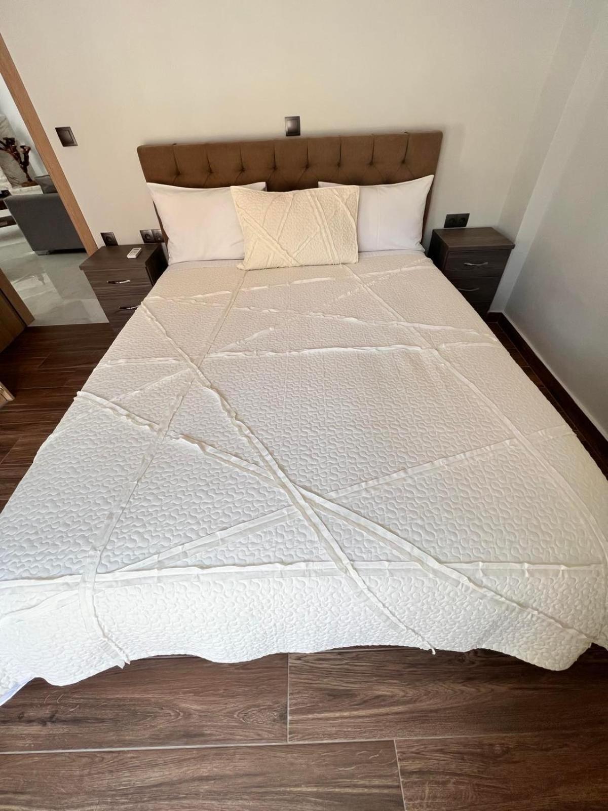 Kontis' Deluxe Furnished Apartment Loutraki  Exterior photo