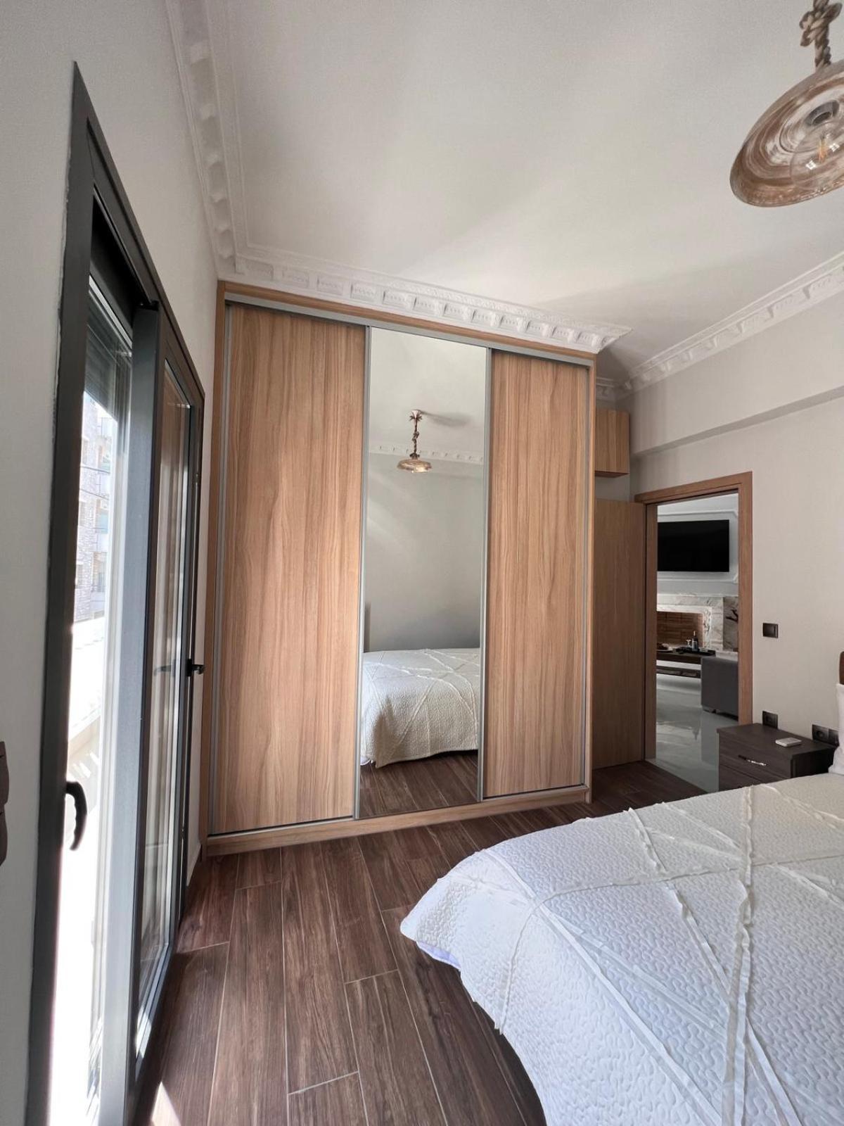 Kontis' Deluxe Furnished Apartment Loutraki  Exterior photo