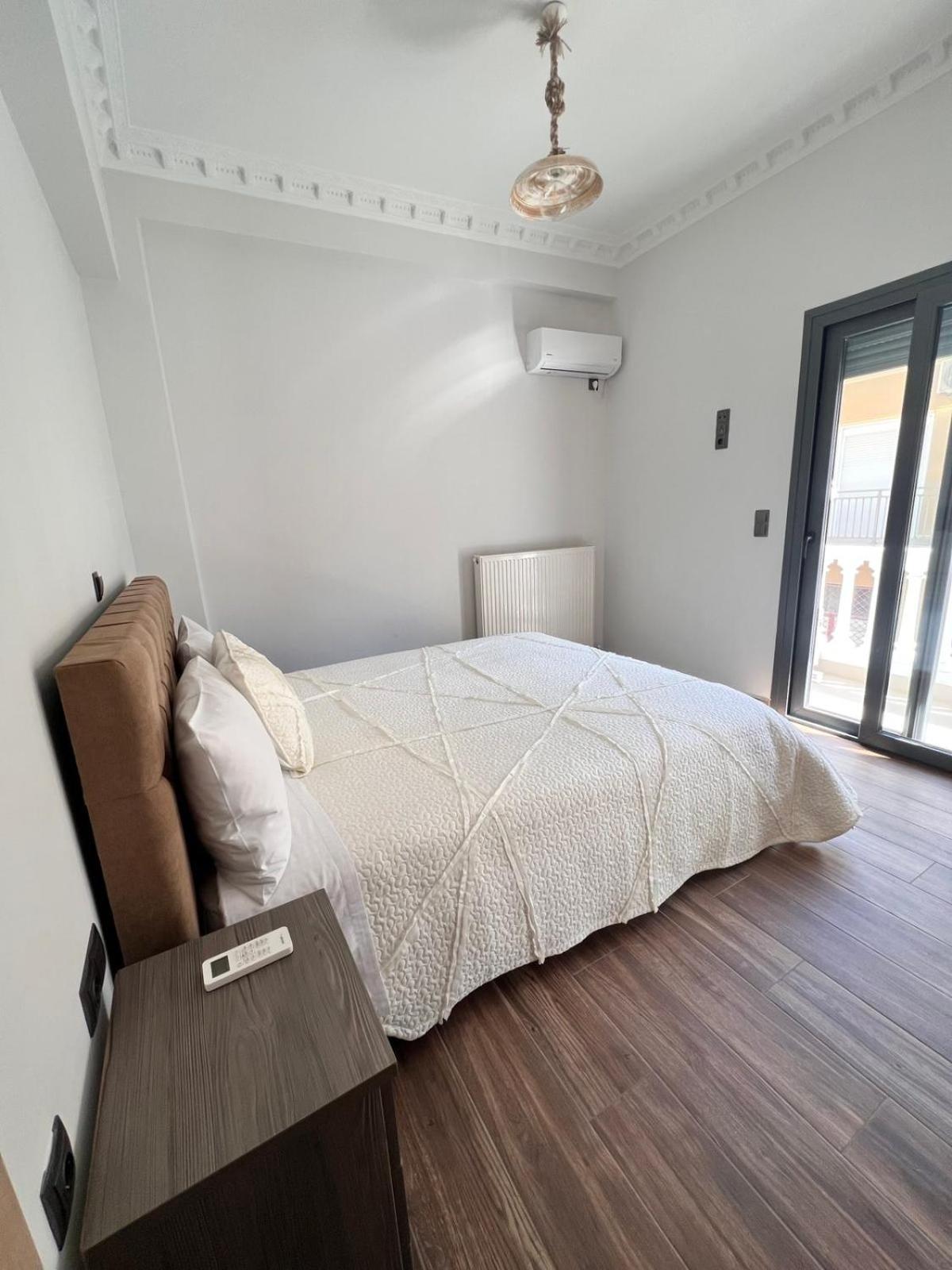 Kontis' Deluxe Furnished Apartment Loutraki  Exterior photo