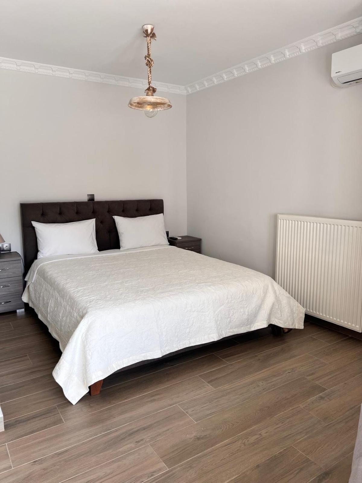 Kontis' Deluxe Furnished Apartment Loutraki  Exterior photo