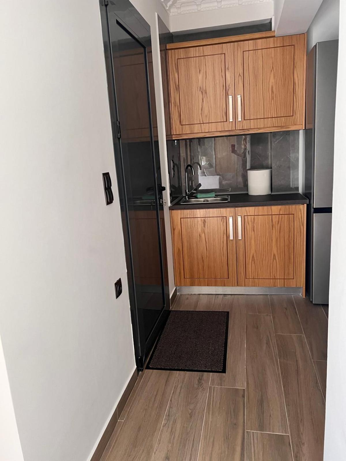 Kontis' Deluxe Furnished Apartment Loutraki  Exterior photo