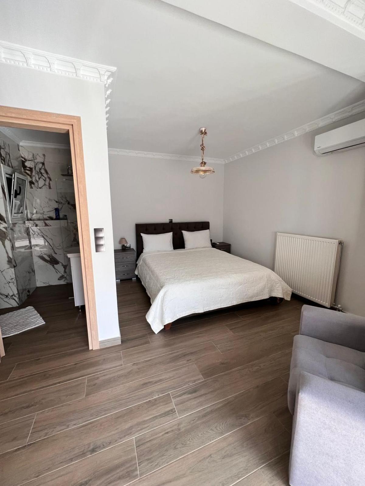 Kontis' Deluxe Furnished Apartment Loutraki  Exterior photo