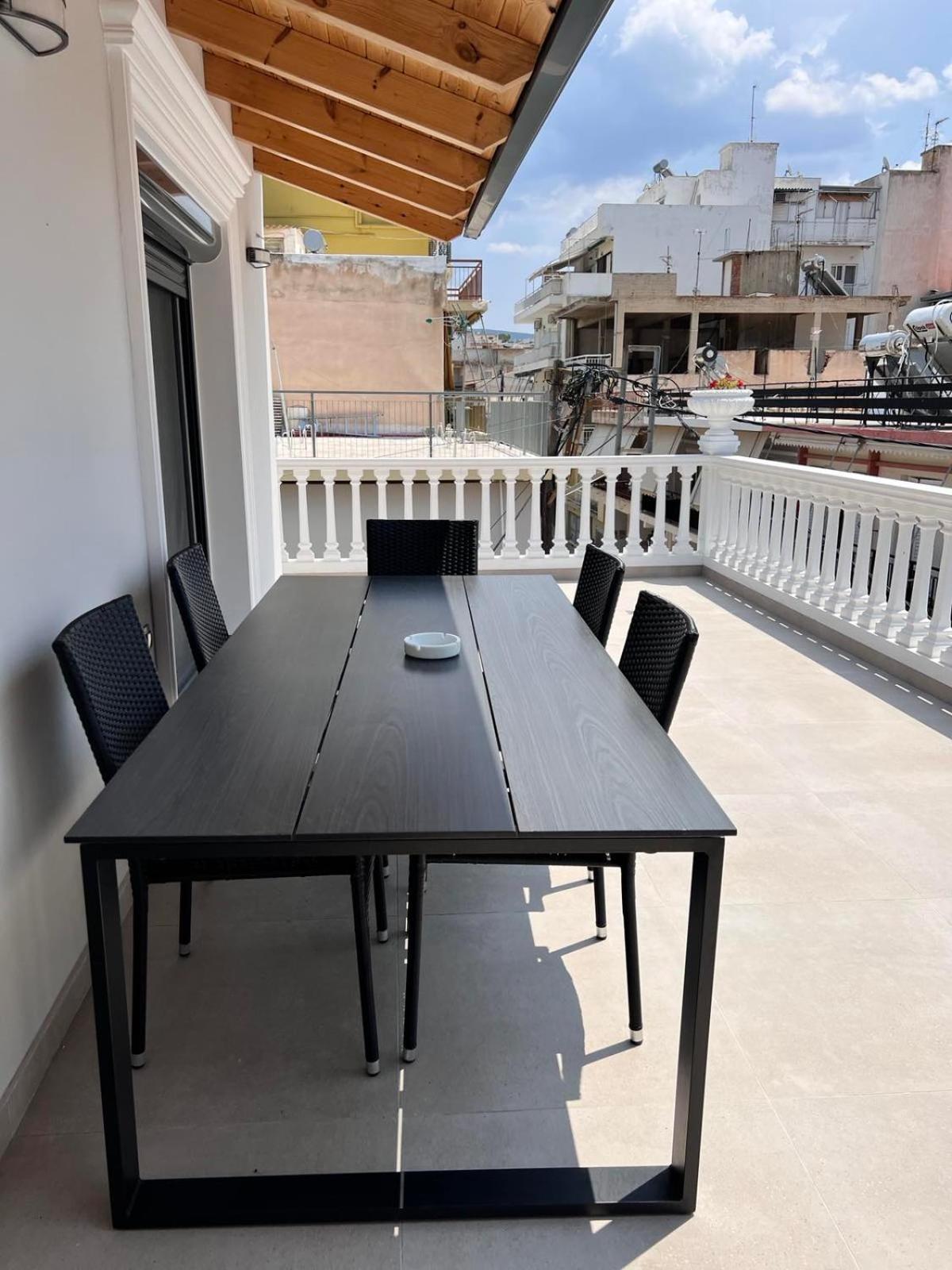 Kontis' Deluxe Furnished Apartment Loutraki  Exterior photo